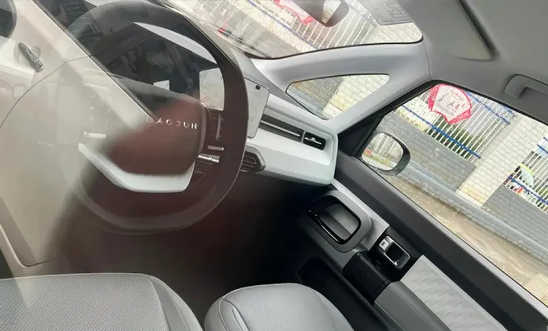 采用雙聯屏設計 新款寶駿KiWi EV內飾諜照曝光